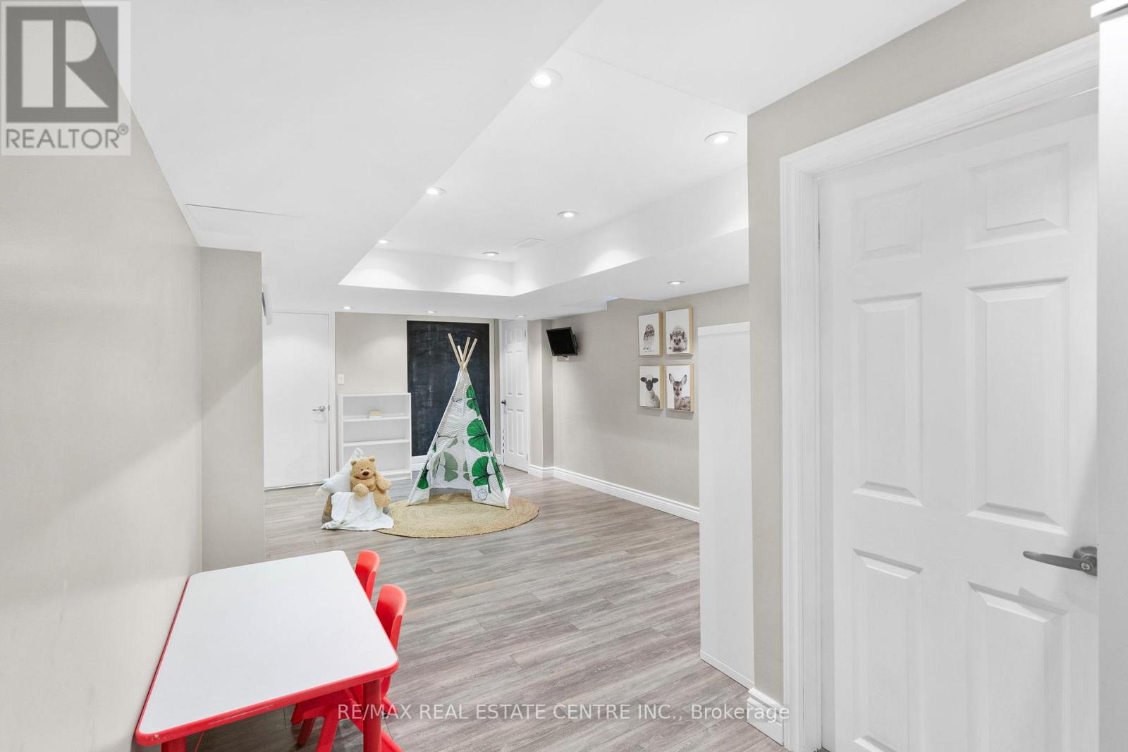 160 Mccready Drive, Milton (Sc Scott), Ontario  L9T 0V2 - Photo 44 - W12440761