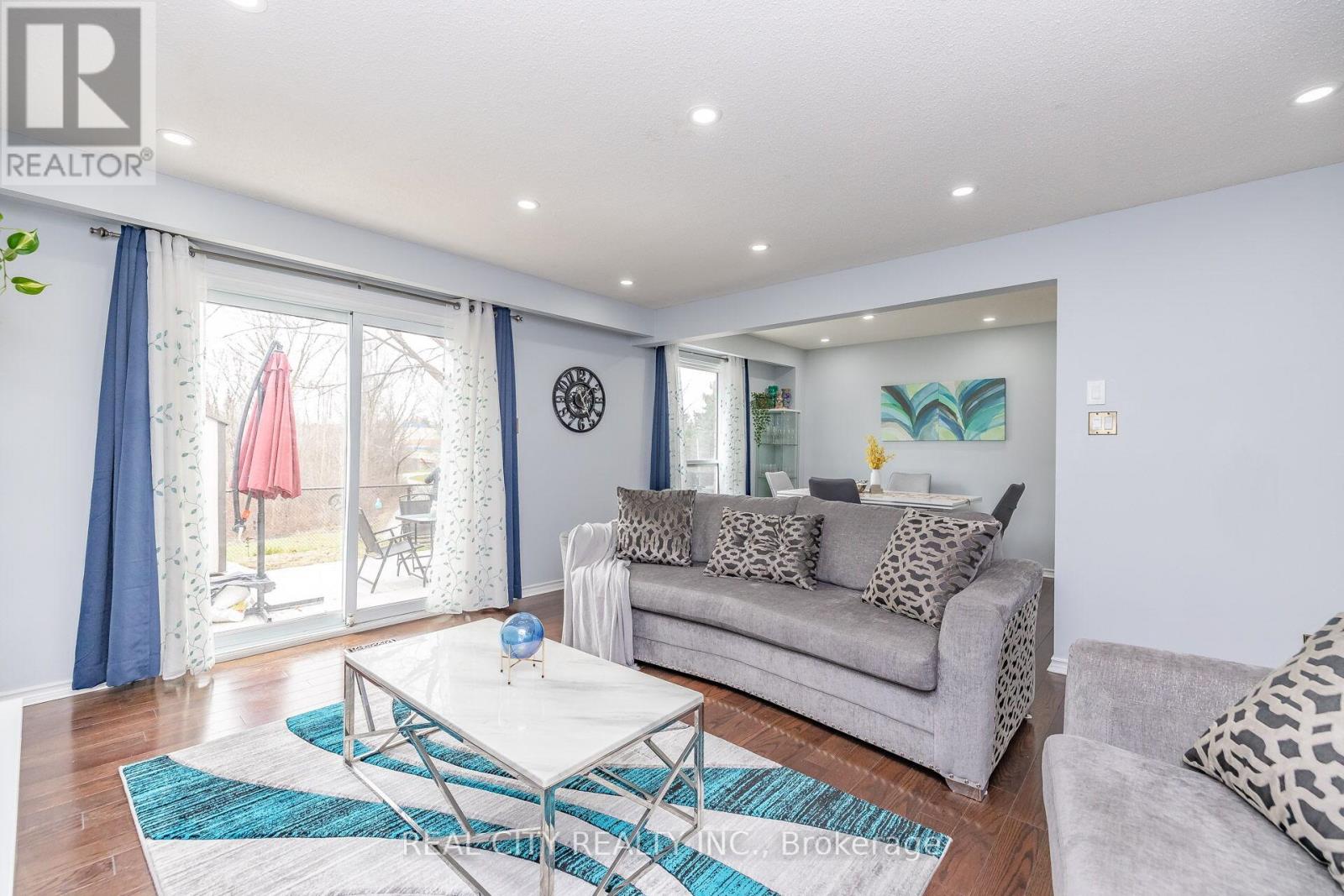 70 Majestic Crescent, Brampton, Ontario  L6S 3N2 - Photo 12 - W12440764