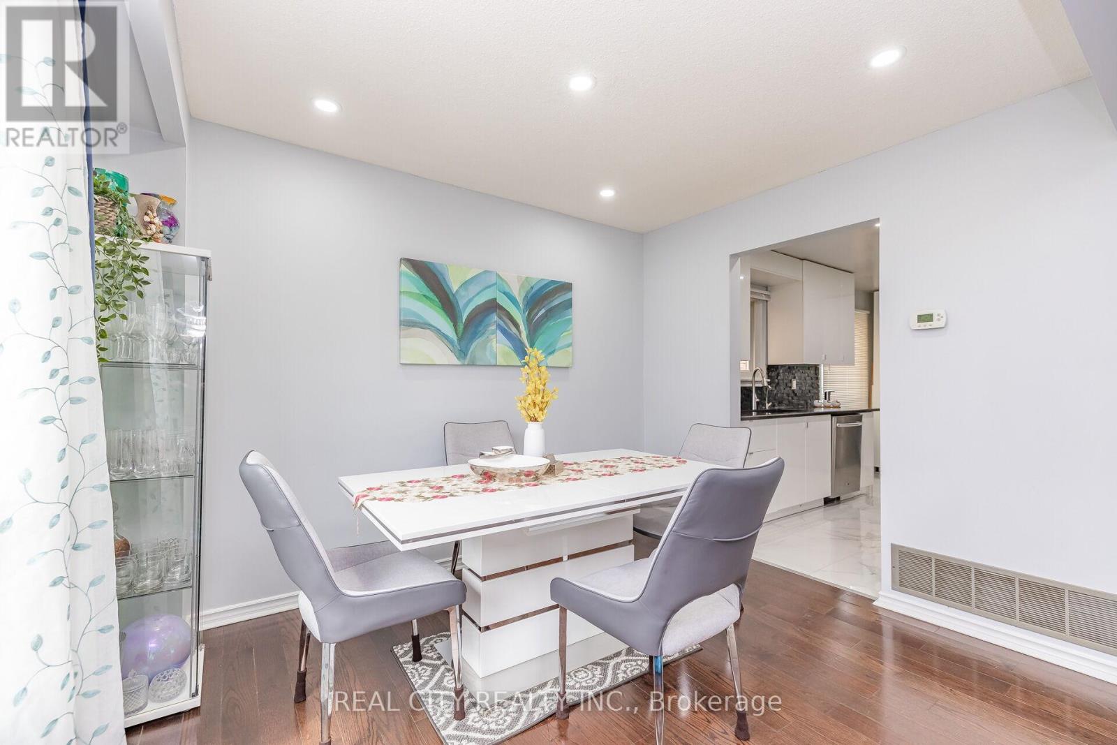 70 Majestic Crescent, Brampton, Ontario  L6S 3N2 - Photo 13 - W12440764
