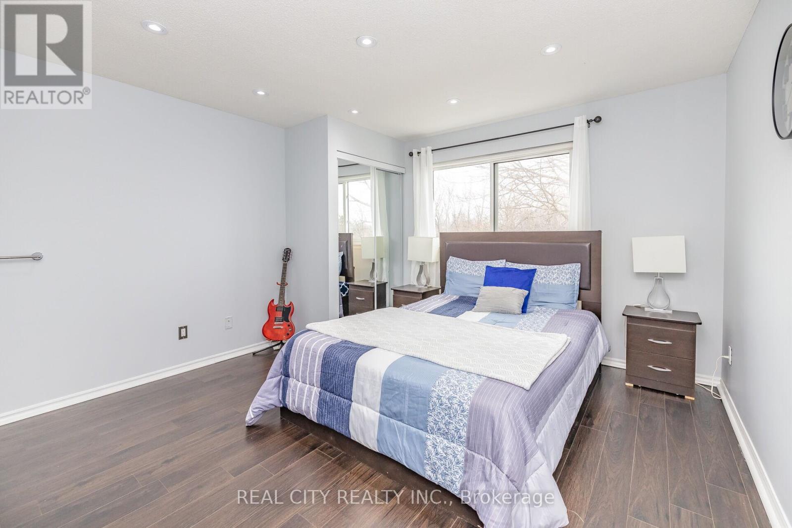 70 Majestic Crescent, Brampton, Ontario  L6S 3N2 - Photo 17 - W12440764