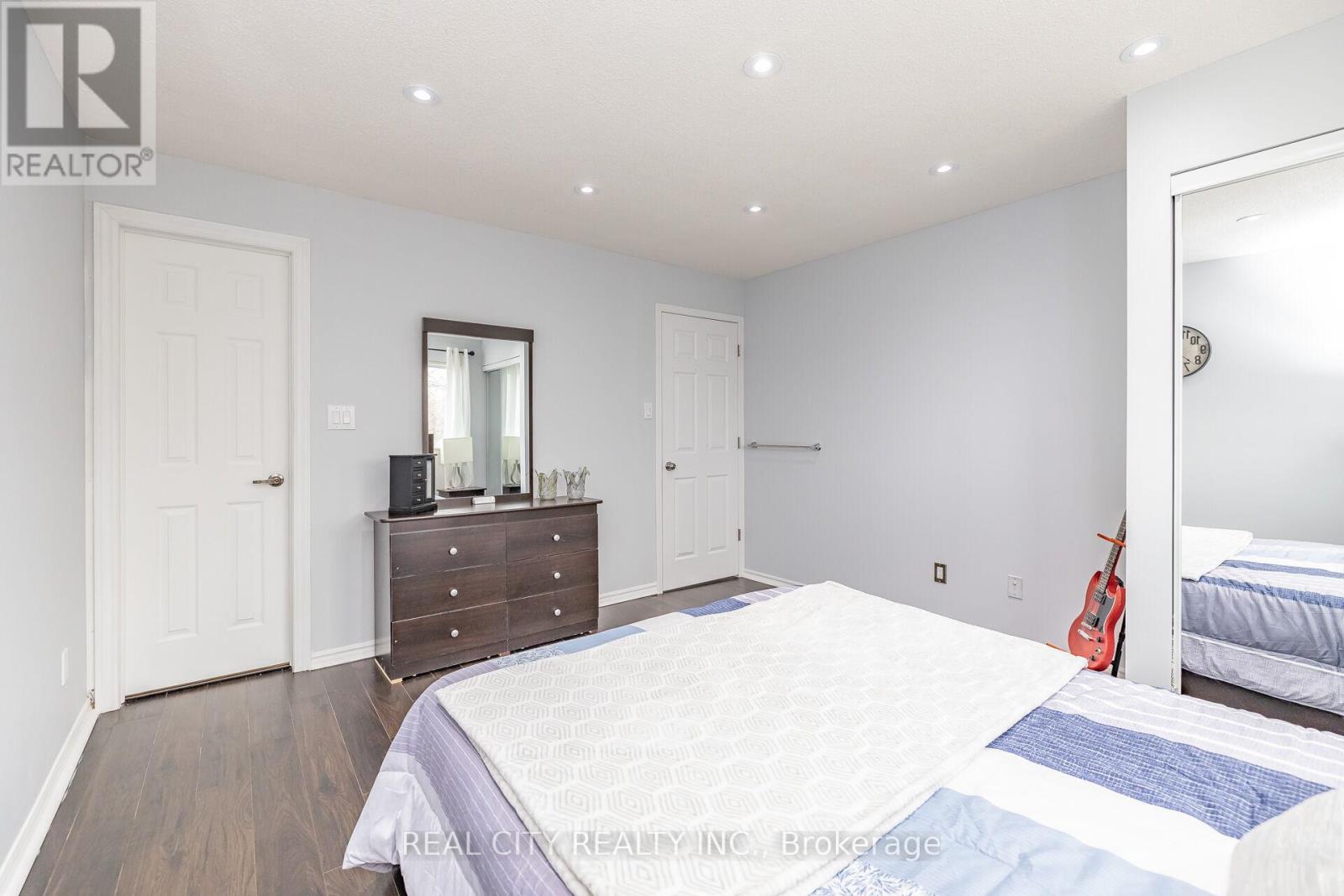 70 Majestic Crescent, Brampton, Ontario  L6S 3N2 - Photo 18 - W12440764