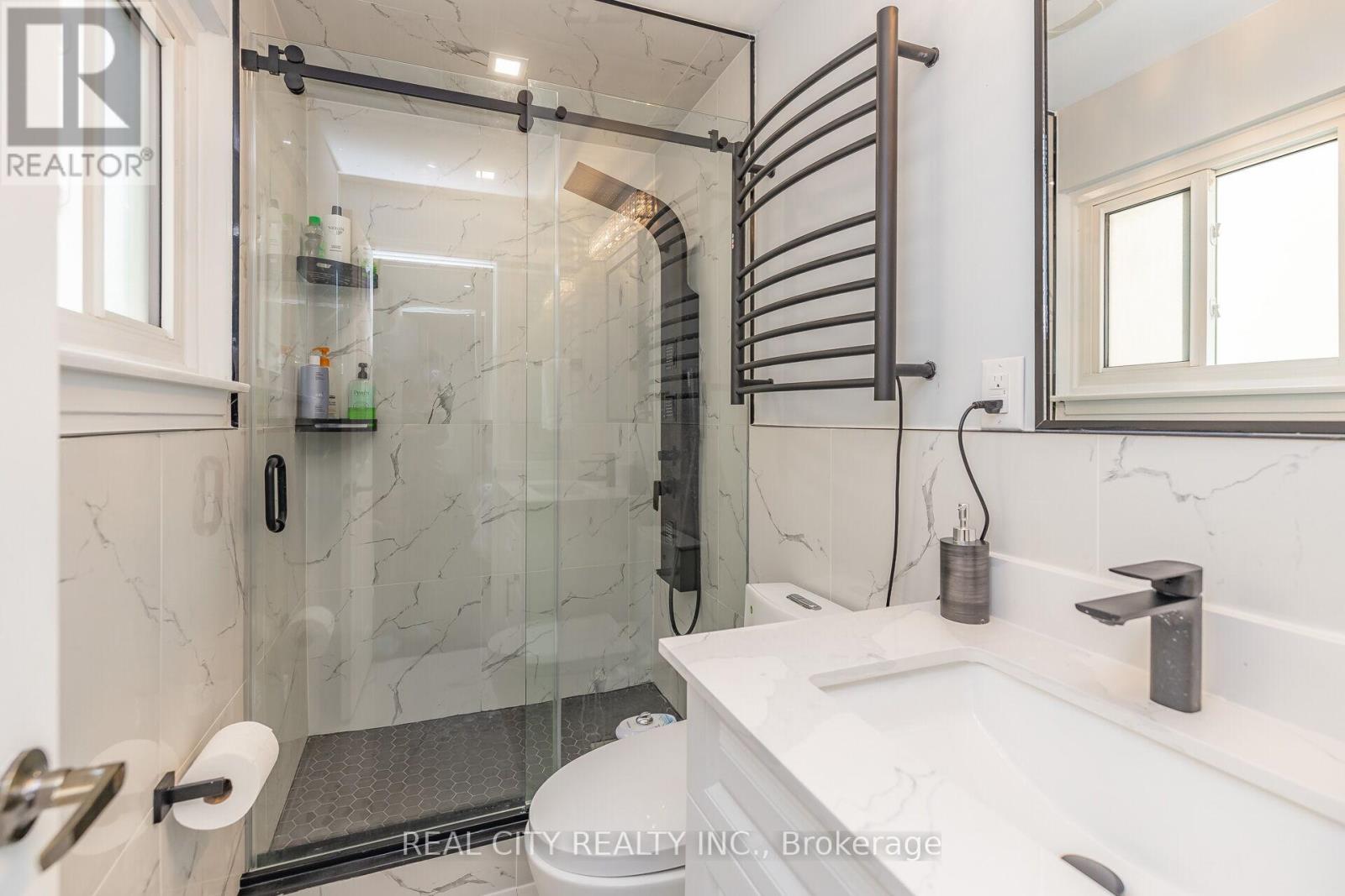 70 Majestic Crescent, Brampton, Ontario  L6S 3N2 - Photo 19 - W12440764