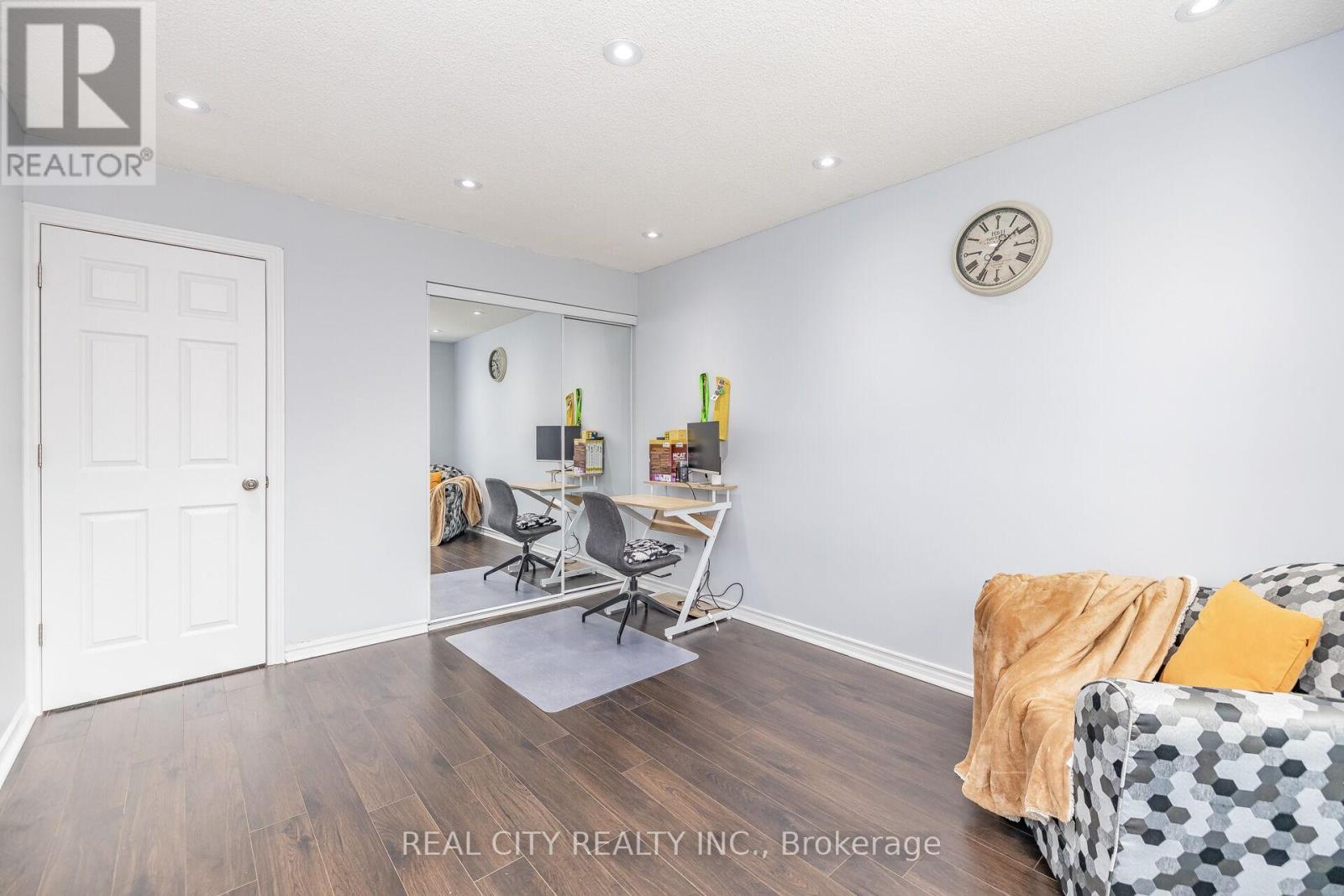 70 Majestic Crescent, Brampton, Ontario  L6S 3N2 - Photo 21 - W12440764