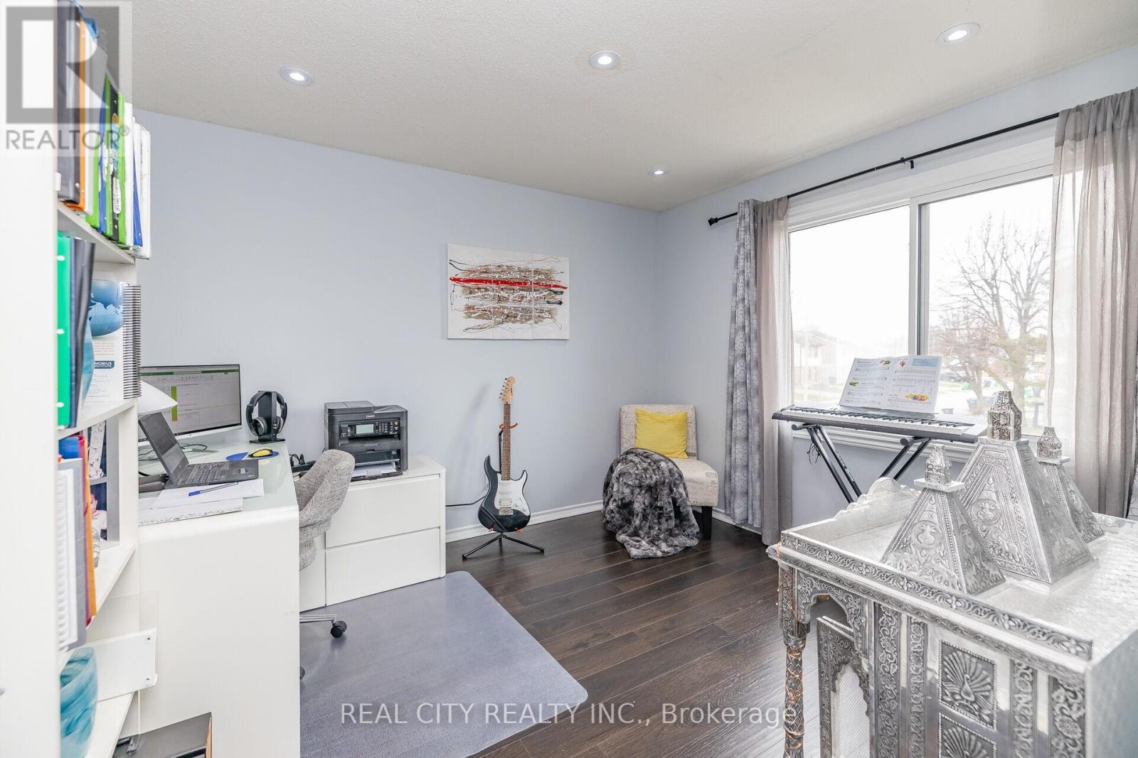 70 Majestic Crescent, Brampton, Ontario  L6S 3N2 - Photo 24 - W12440764