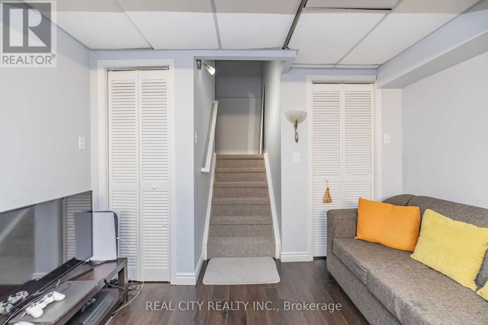 70 Majestic Crescent, Brampton, Ontario  L6S 3N2 - Photo 27 - W12440764