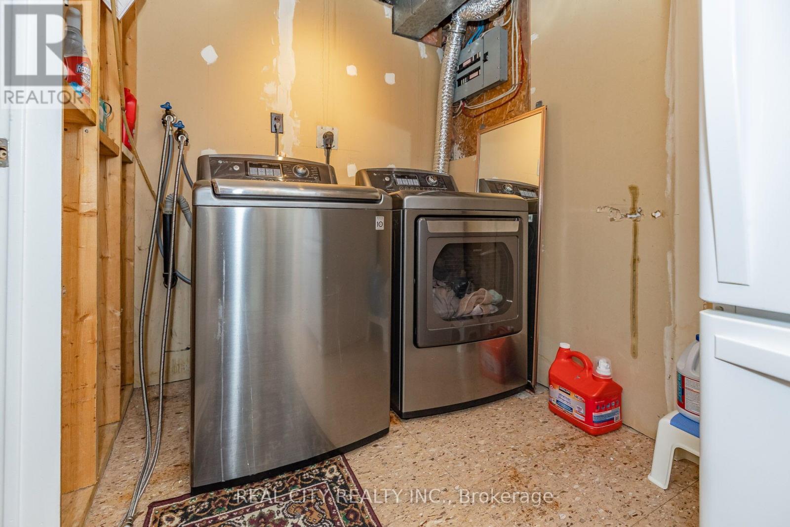 70 Majestic Crescent, Brampton, Ontario  L6S 3N2 - Photo 28 - W12440764