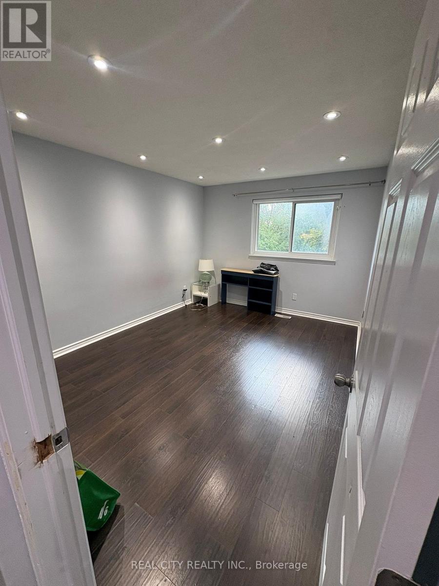 70 Majestic Crescent, Brampton, Ontario  L6S 3N2 - Photo 35 - W12440764