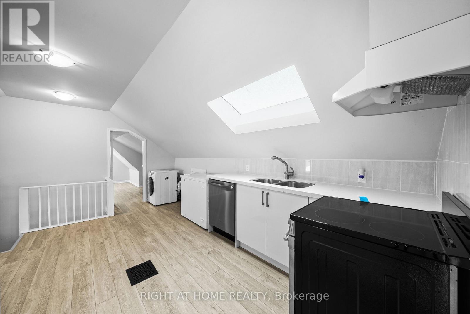 134 Millicent Street, Toronto, Ontario  M6H 1W4 - Photo 11 - W12440769