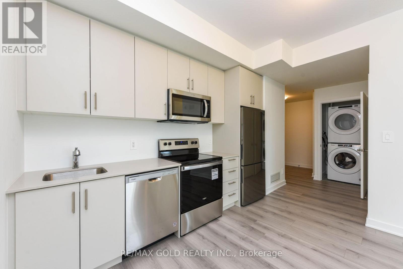 407 - 1440 Clarriage Court, Milton (Fo Ford), Ontario  L9E 1B3 - Photo 10 - W12440770