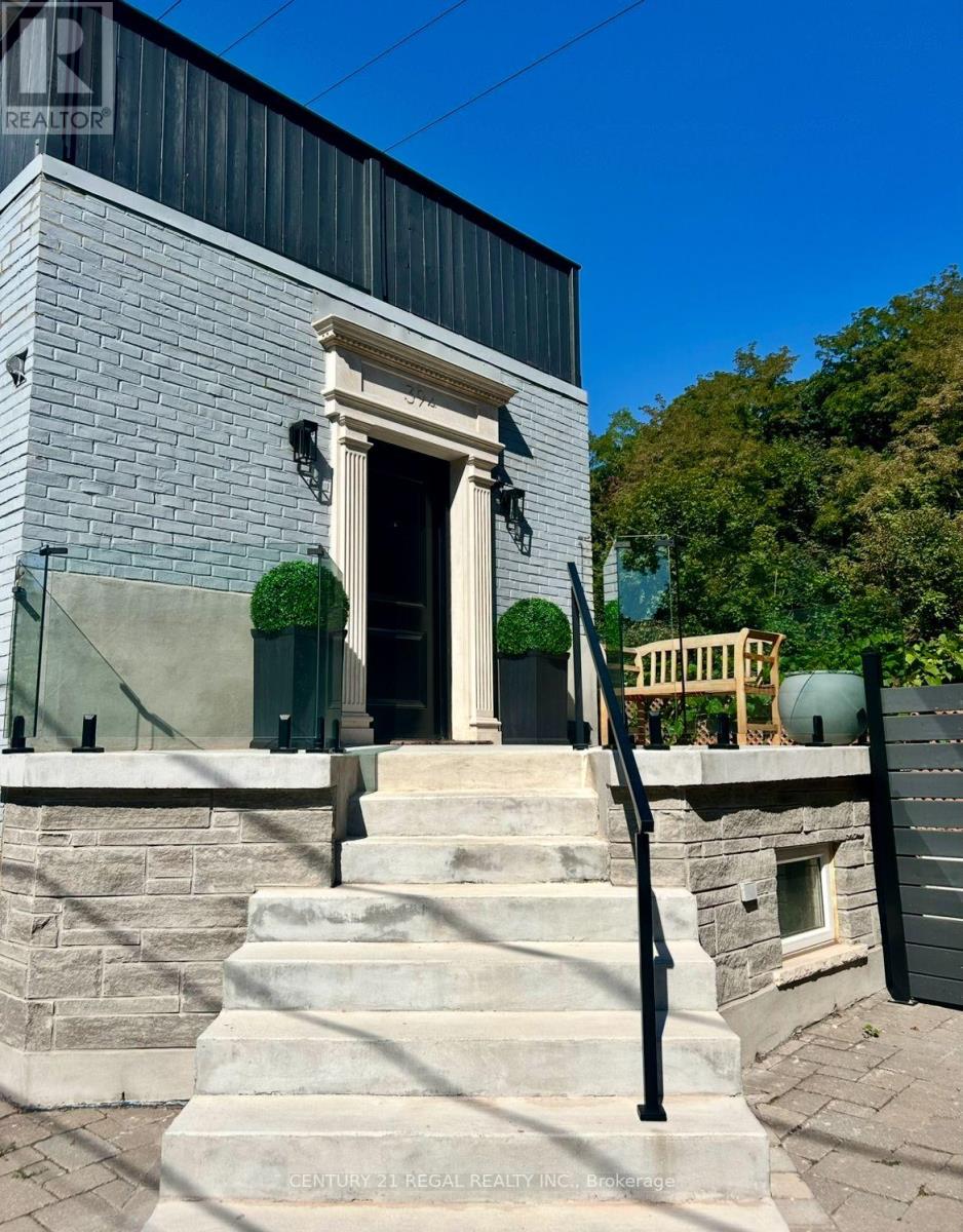 Lower - 394 Summerhill Avenue, Toronto, Ontario  M4W 2E4 - Photo 18 - C12393670
