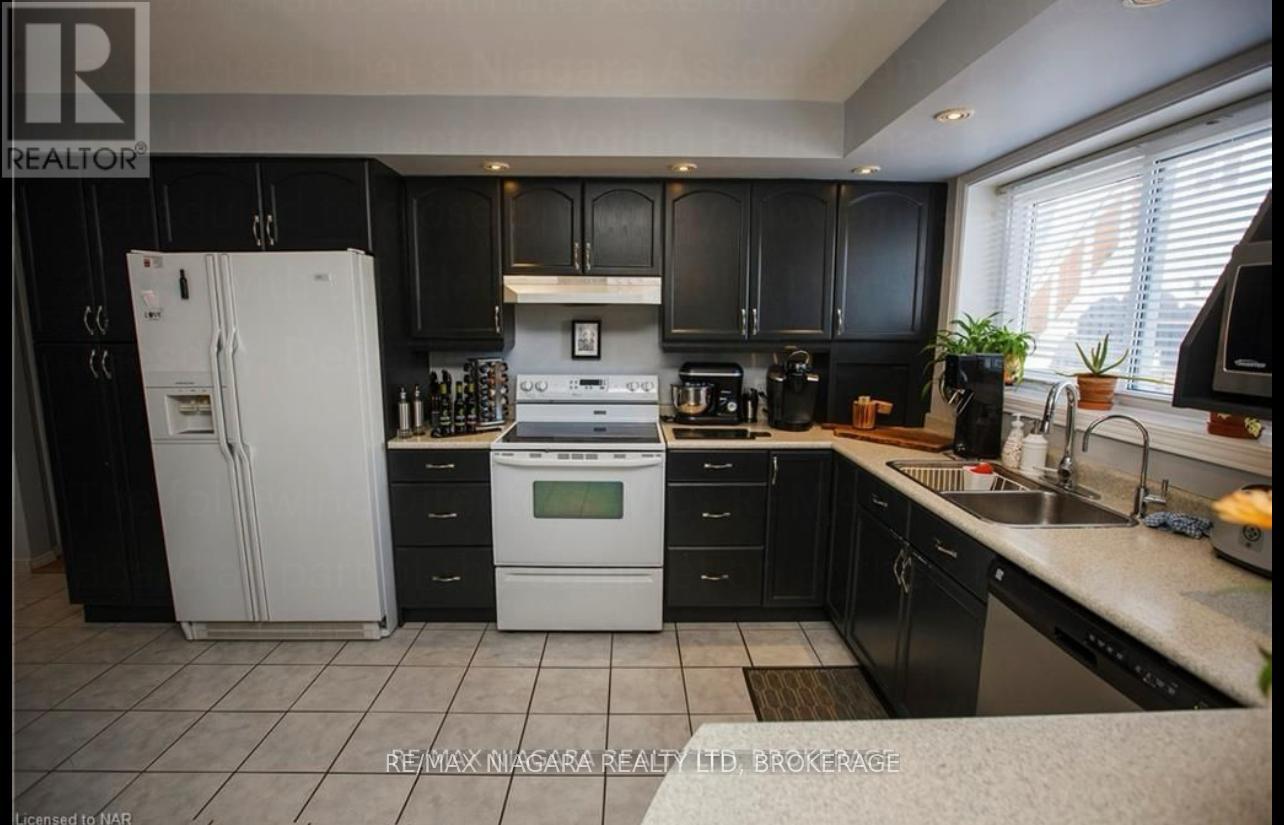4020 Erie Road, Fort Erie (Crystal Beach), Ontario  L0S 1B0 - Photo 19 - X12440834