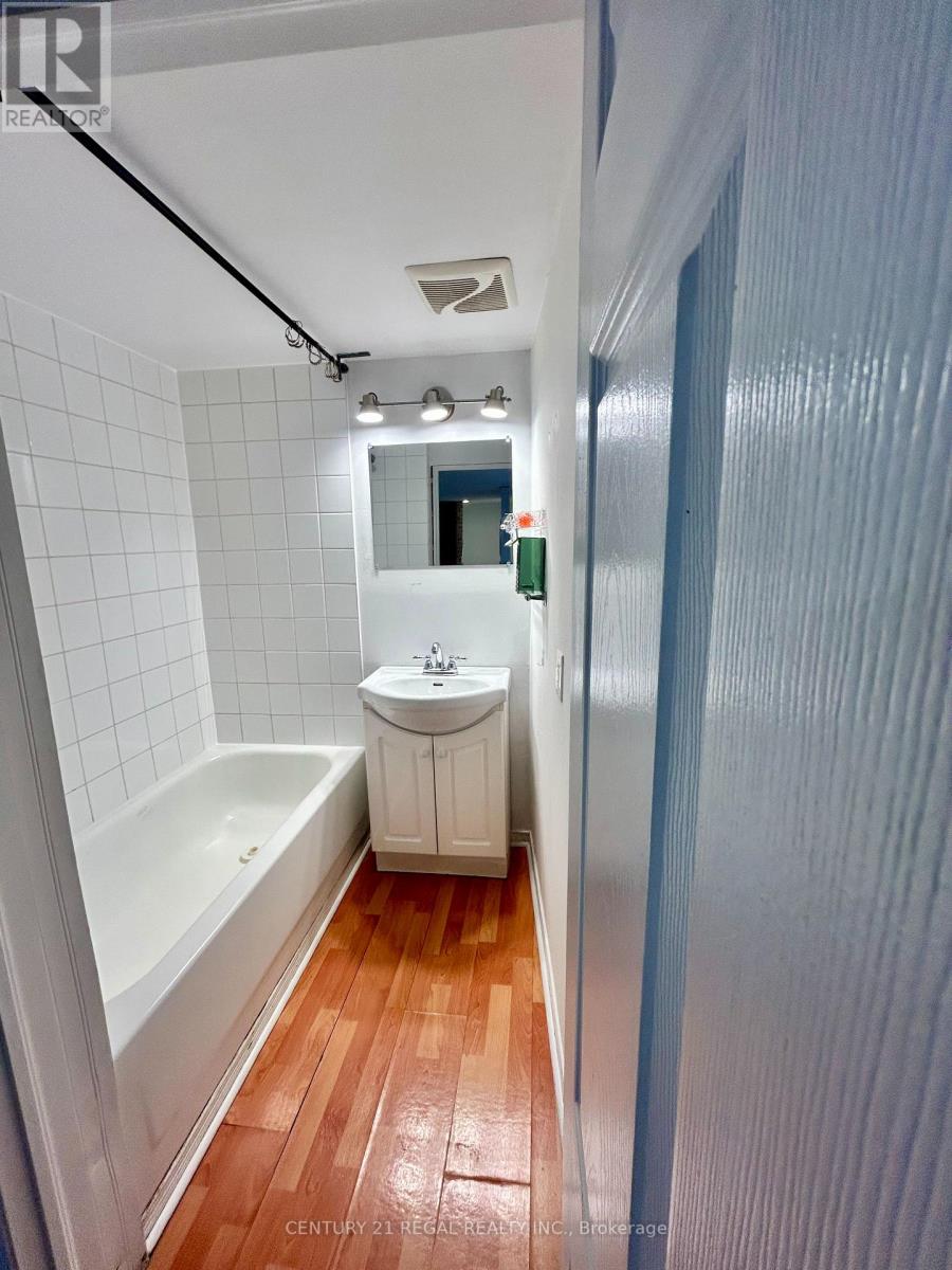 Lower - 394 Summerhill Avenue, Toronto, Ontario  M4W 2E4 - Photo 4 - C12393670