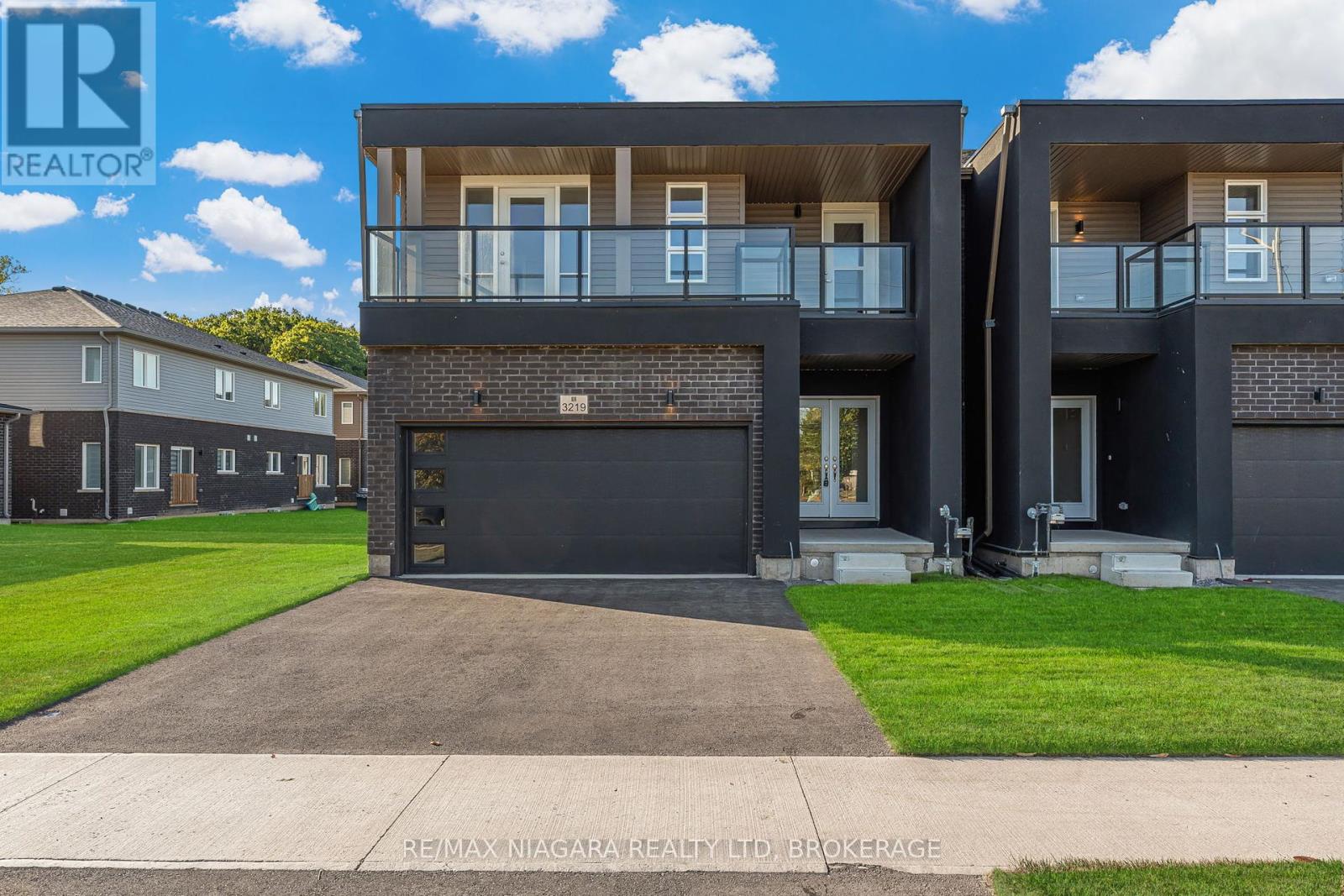 3219 Dominion Road, Fort Erie (Ridgeway), Ontario  L0S 1N0 - Photo 1 - X12440854