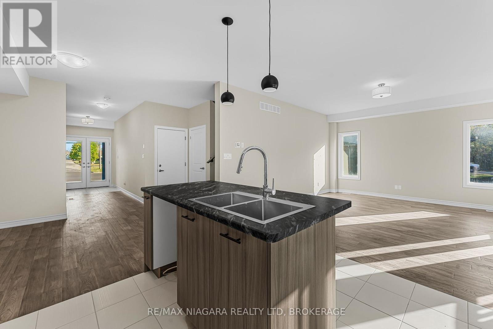 3219 Dominion Road, Fort Erie (Ridgeway), Ontario  L0S 1N0 - Photo 13 - X12440854