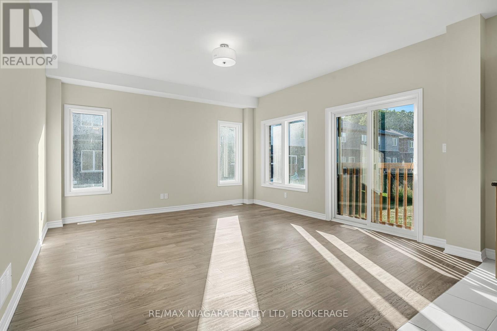 3219 Dominion Road, Fort Erie (Ridgeway), Ontario  L0S 1N0 - Photo 14 - X12440854