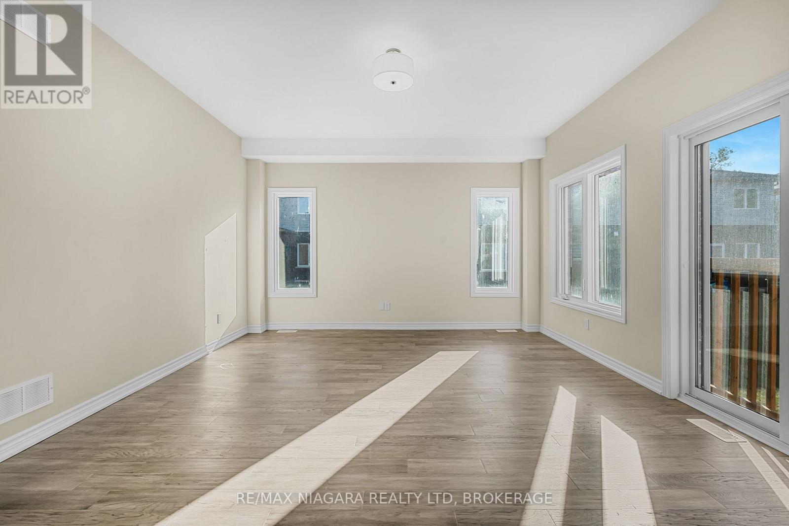 3219 Dominion Road, Fort Erie (Ridgeway), Ontario  L0S 1N0 - Photo 15 - X12440854