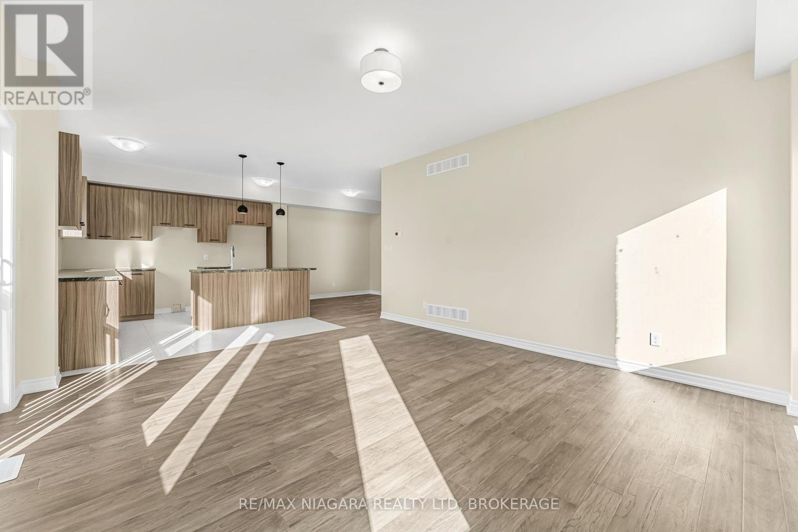 3219 Dominion Road, Fort Erie (Ridgeway), Ontario  L0S 1N0 - Photo 16 - X12440854