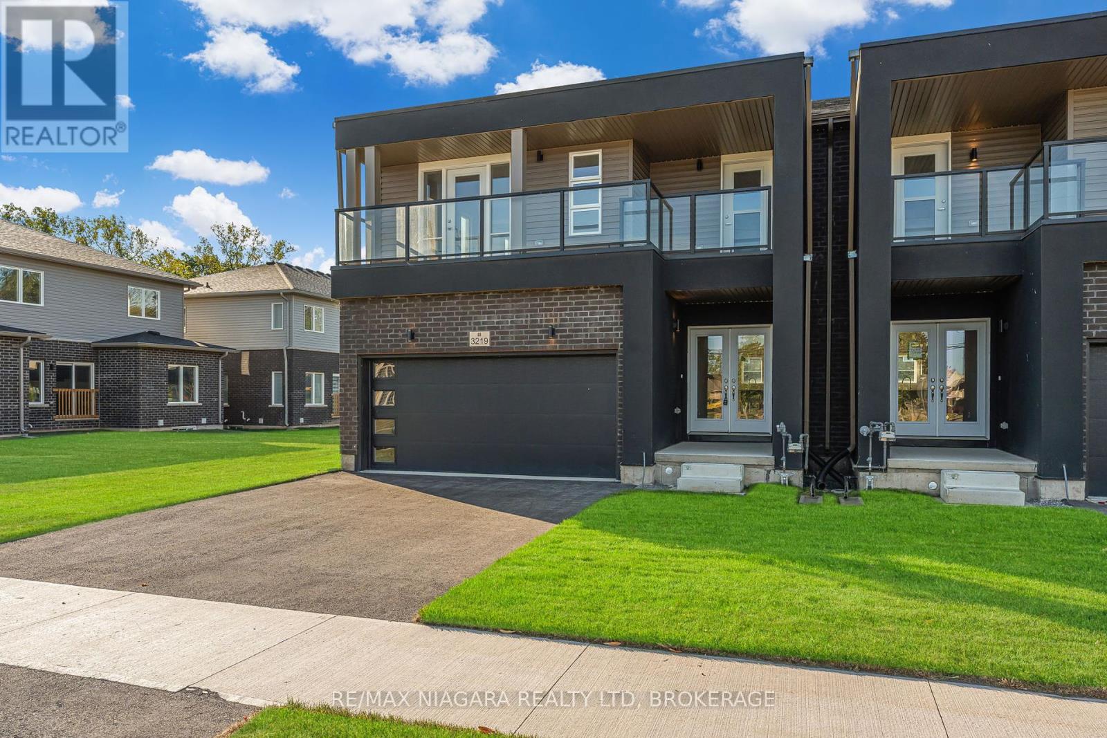 3219 Dominion Road, Fort Erie (Ridgeway), Ontario  L0S 1N0 - Photo 2 - X12440854