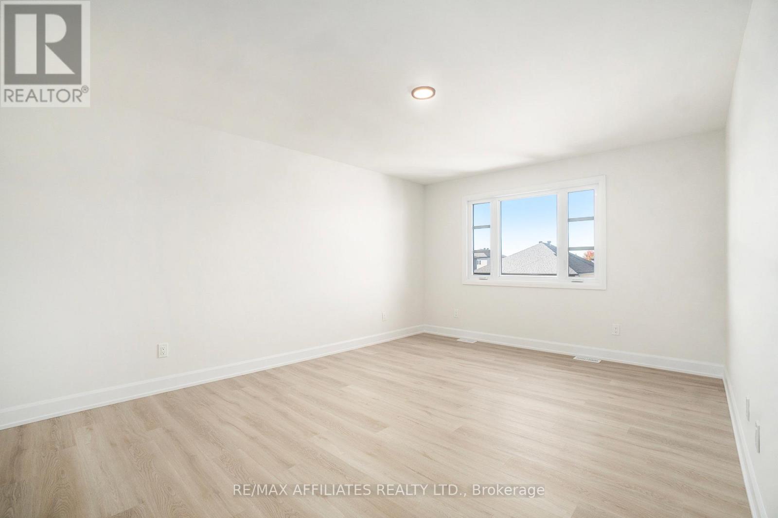619 Geneva Crescent, Russell, Ontario  K0A 1W0 - Photo 12 - X12090002