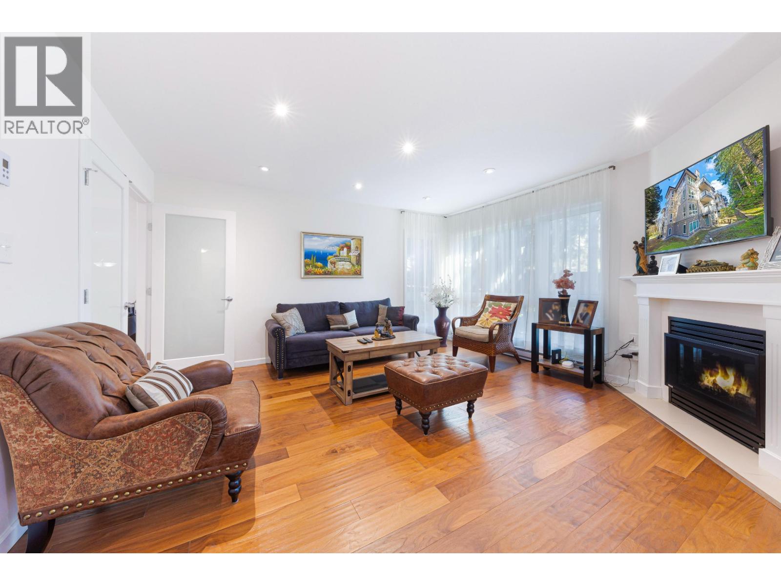 303 3950 Linwood Street, Burnaby, British Columbia  V5G 4R5 - Photo 2 - R3054601