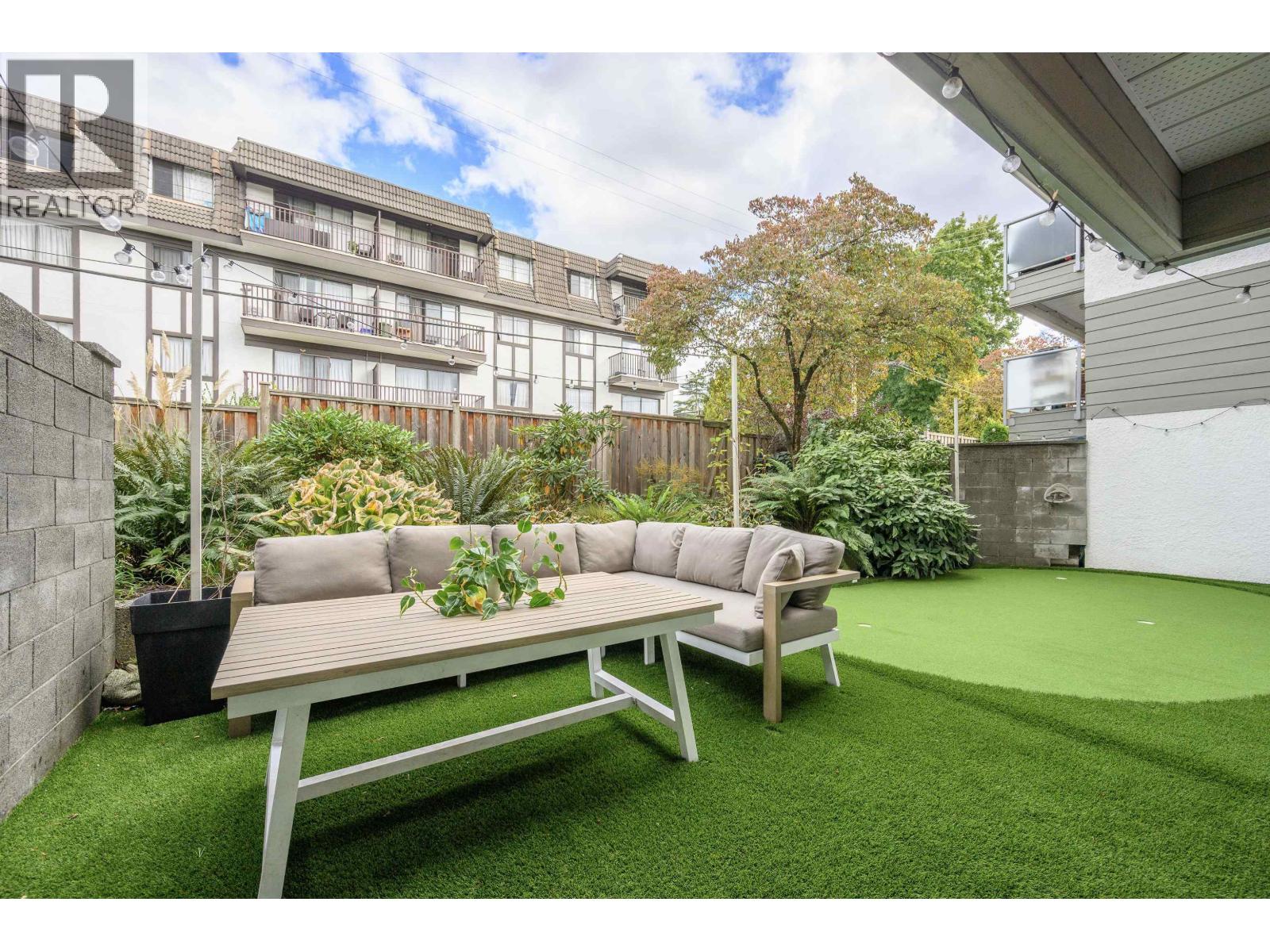 105 308 W 2ND STREET, North Vancouver, British Columbia