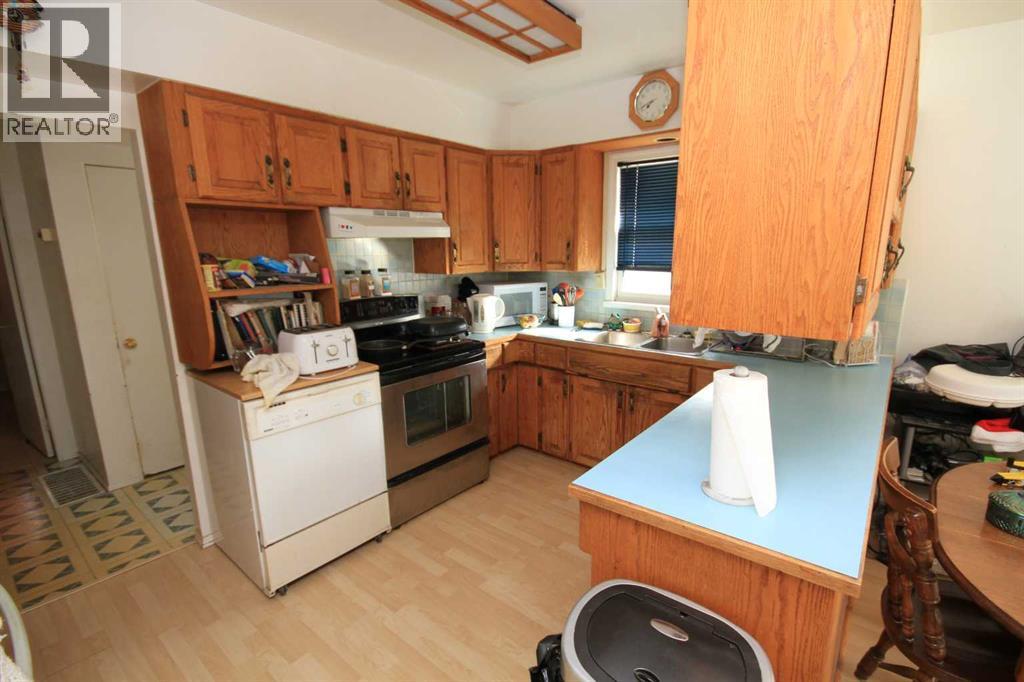 5305 56 Street, Taber, Alberta  T1G 1L8 - Photo 2 - A2261701