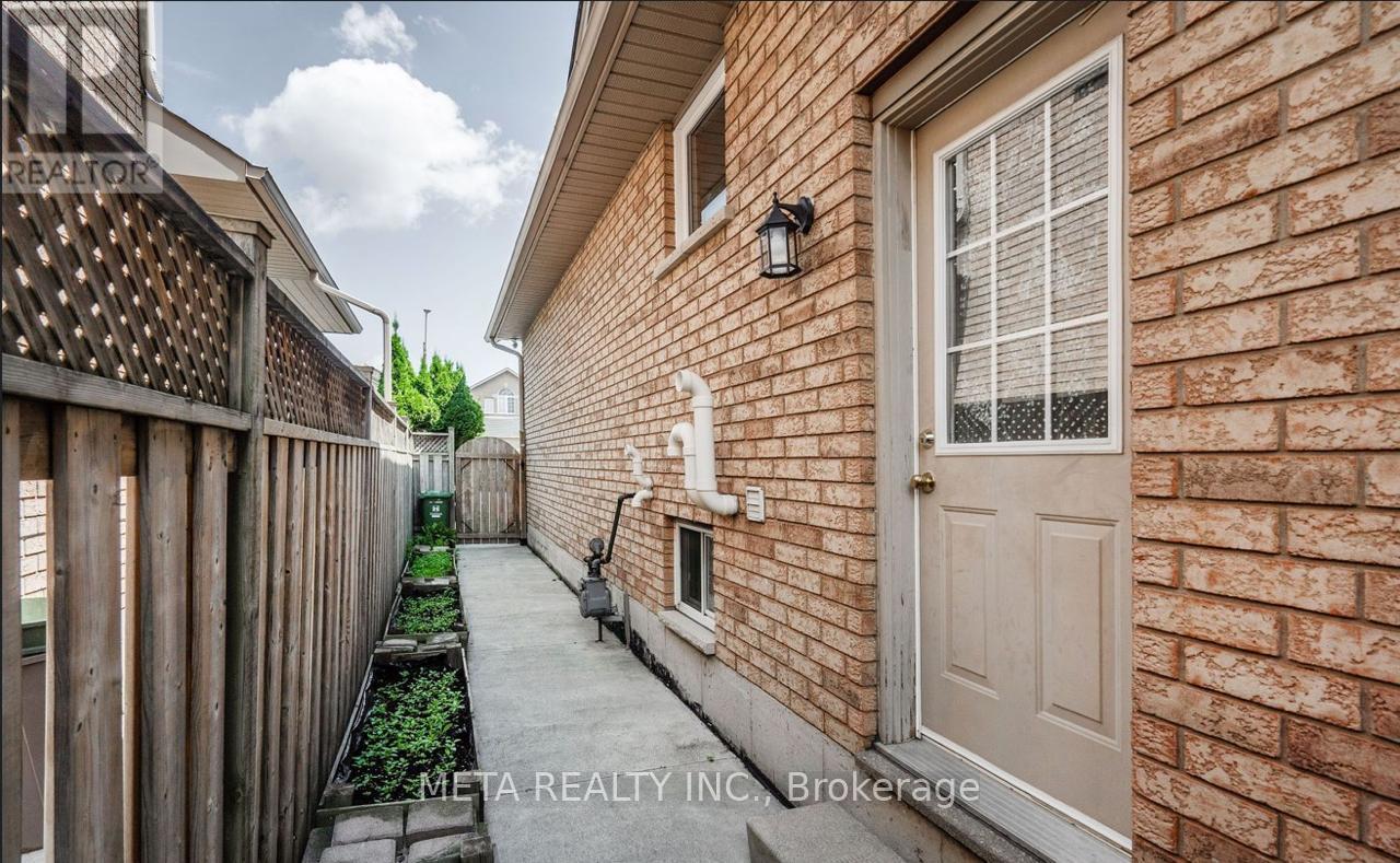 1 Resolute (Basement) Drive, Hamilton, Ontario  L9A 5J6 - Photo 12 - X12440775