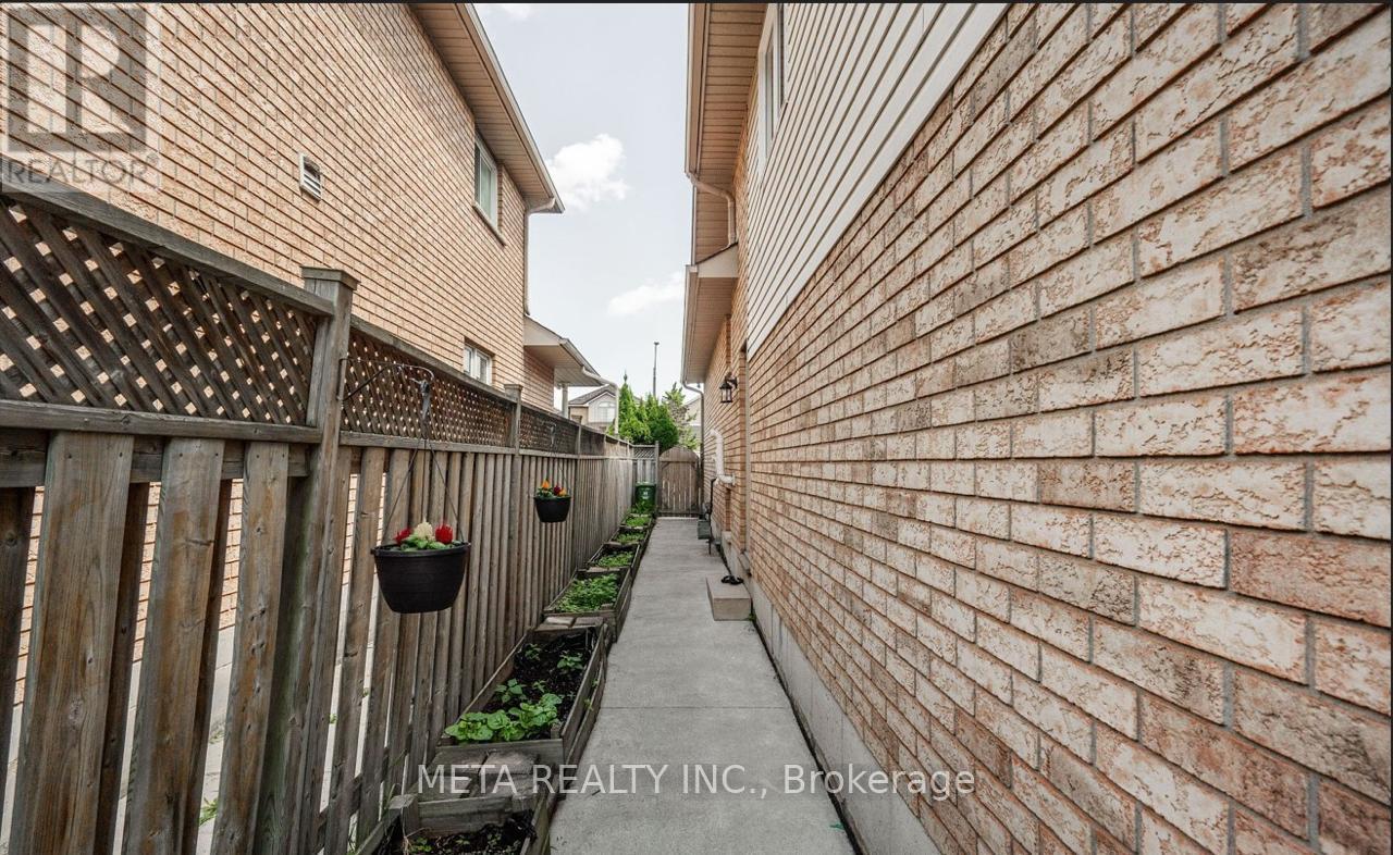 1 Resolute (Basement) Drive, Hamilton, Ontario  L9A 5J6 - Photo 19 - X12440775