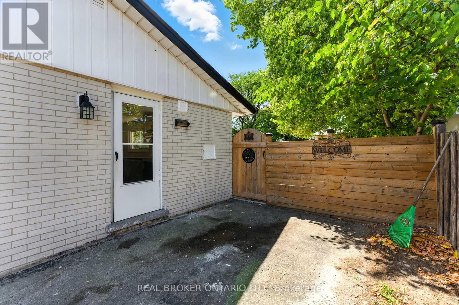 54 Gail Street, Cambridge, Ontario  N1R 4M2 - Photo 5 - X12440782