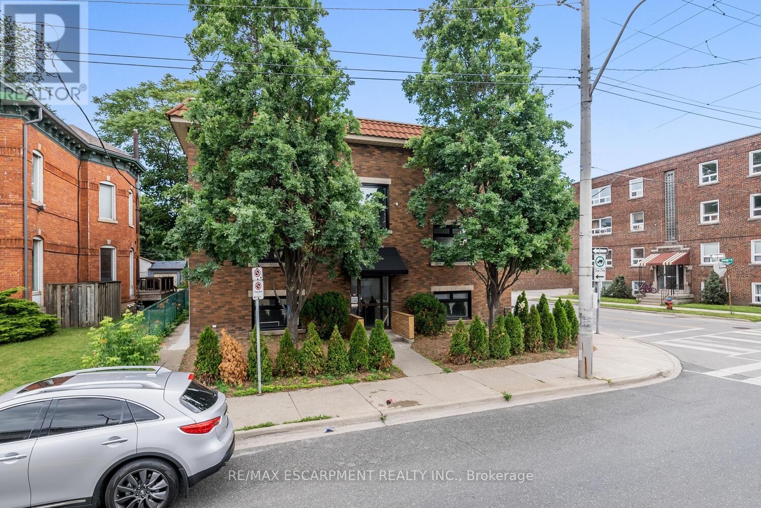 6 - 127 Victoria Avenue S, Hamilton, Ontario  L8N 2S9 - Photo 1 - X12440783