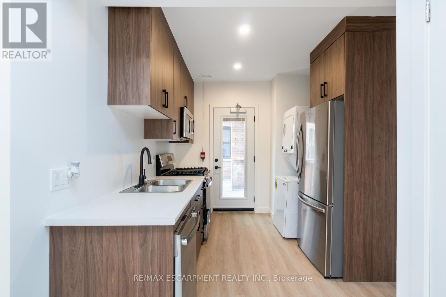 6 - 127 Victoria Avenue S, Hamilton, Ontario  L8N 2S9 - Photo 11 - X12440783