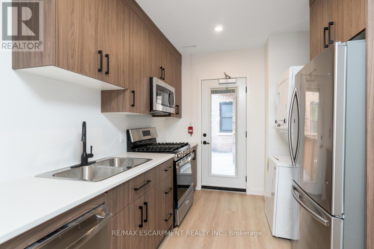 6 - 127 Victoria Avenue S, Hamilton, Ontario  L8N 2S9 - Photo 12 - X12440783