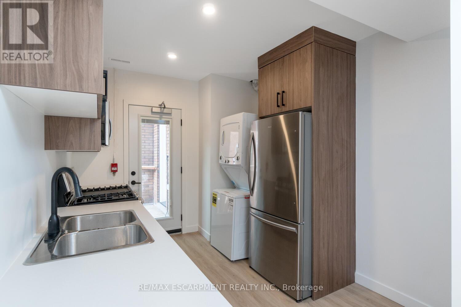 6 - 127 Victoria Avenue S, Hamilton, Ontario  L8N 2S9 - Photo 13 - X12440783