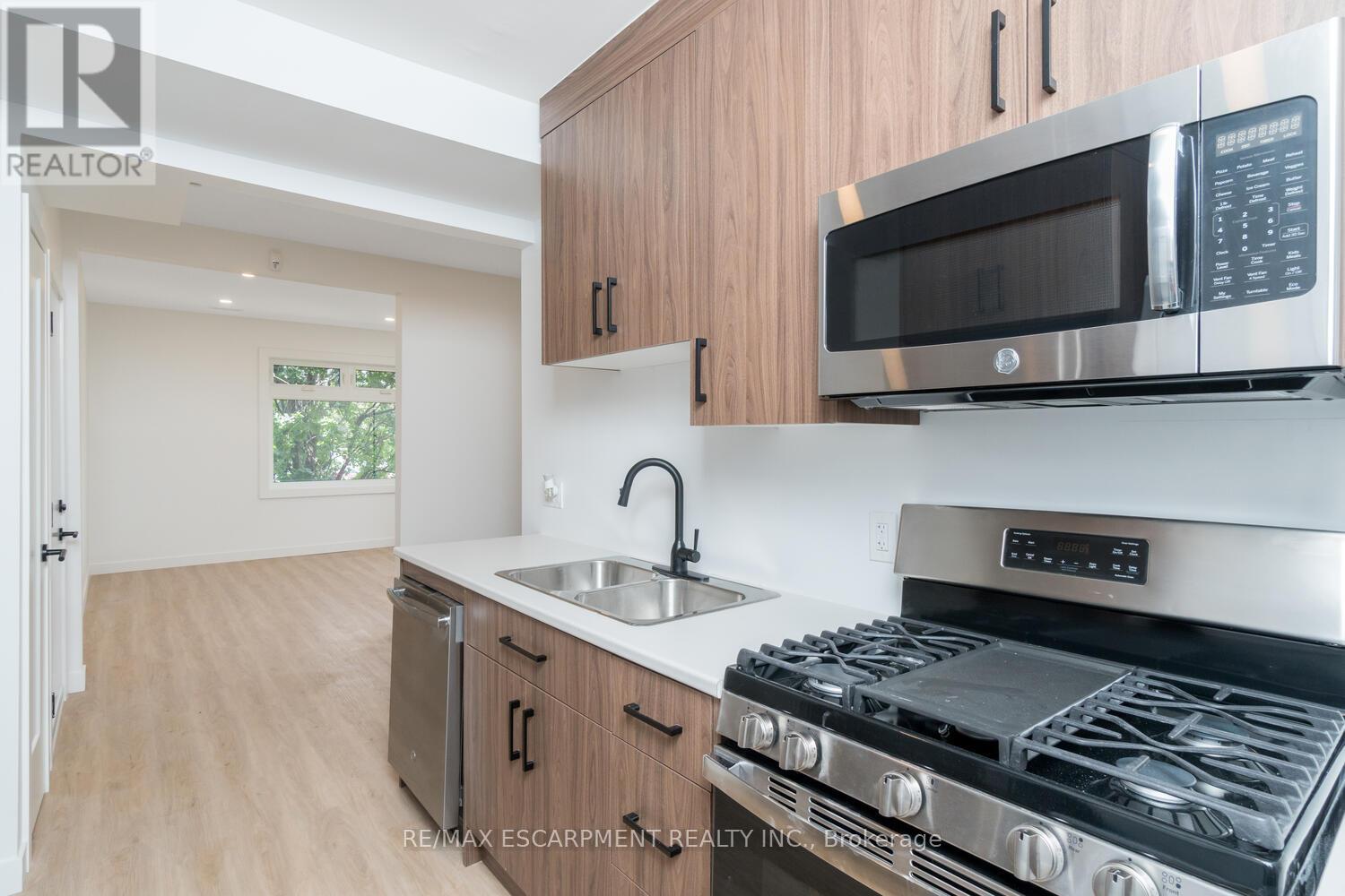 6 - 127 Victoria Avenue S, Hamilton, Ontario  L8N 2S9 - Photo 15 - X12440783