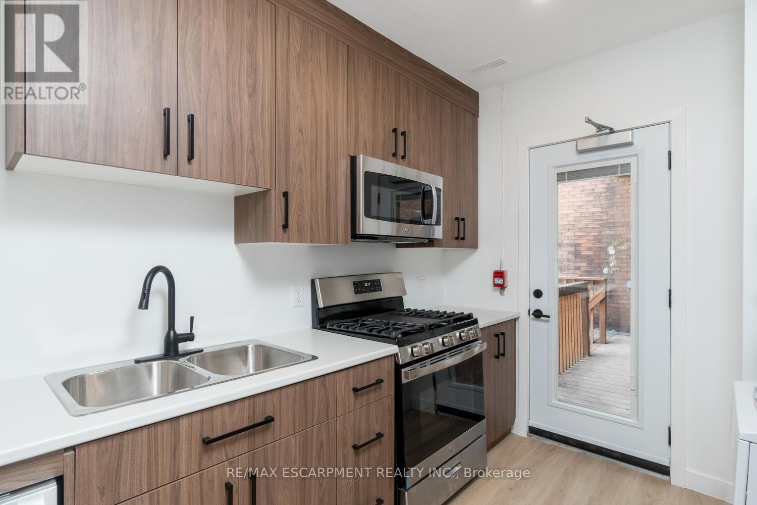6 - 127 Victoria Avenue S, Hamilton, Ontario  L8N 2S9 - Photo 16 - X12440783