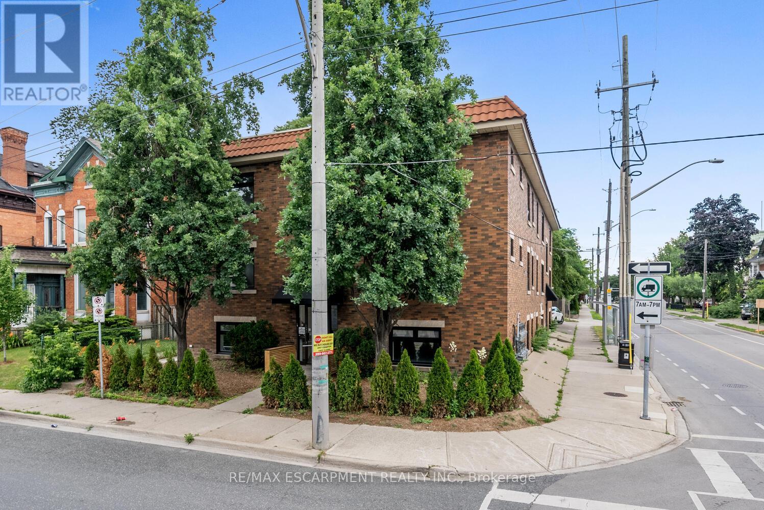 6 - 127 Victoria Avenue S, Hamilton, Ontario  L8N 2S9 - Photo 2 - X12440783