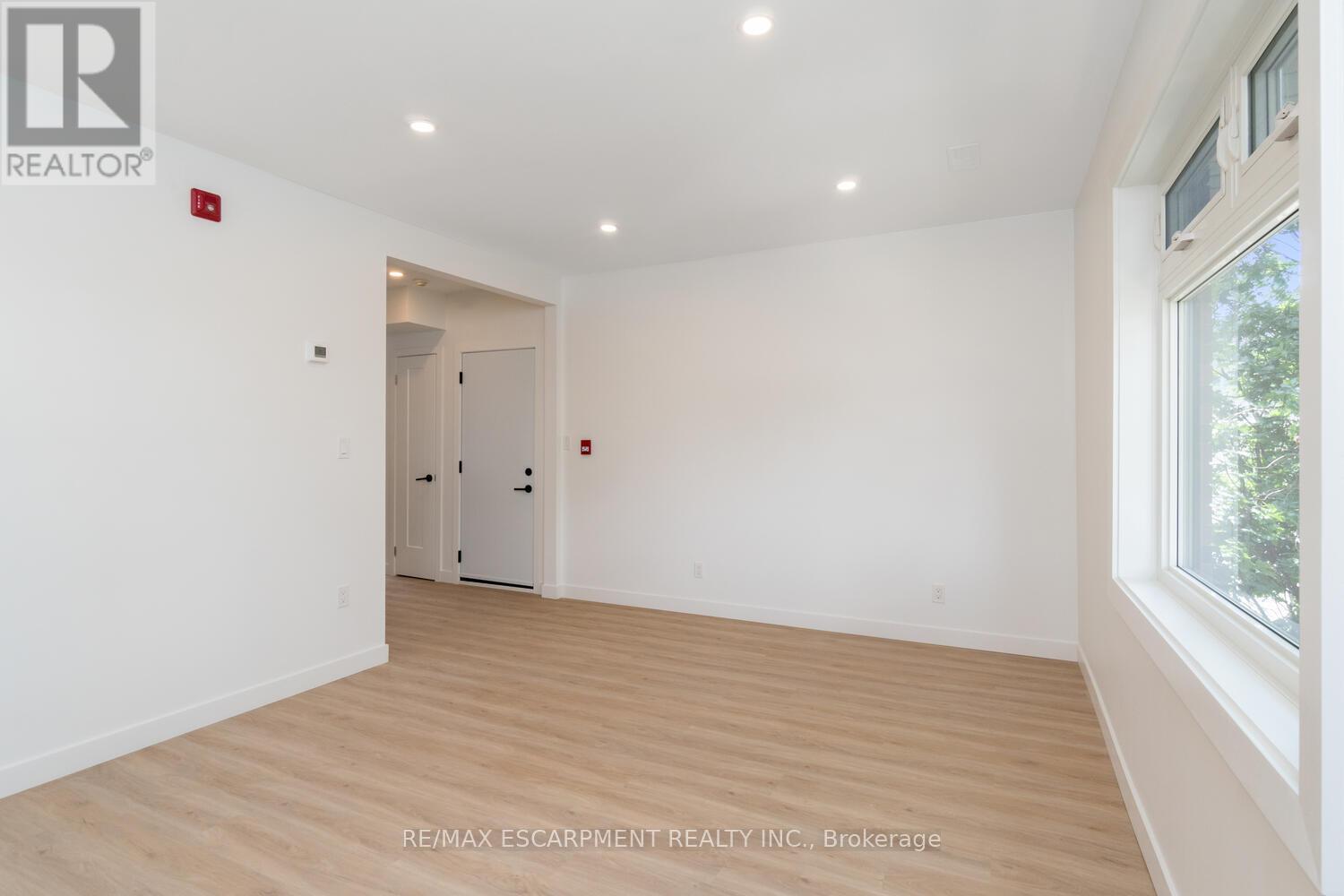 6 - 127 Victoria Avenue S, Hamilton, Ontario  L8N 2S9 - Photo 20 - X12440783