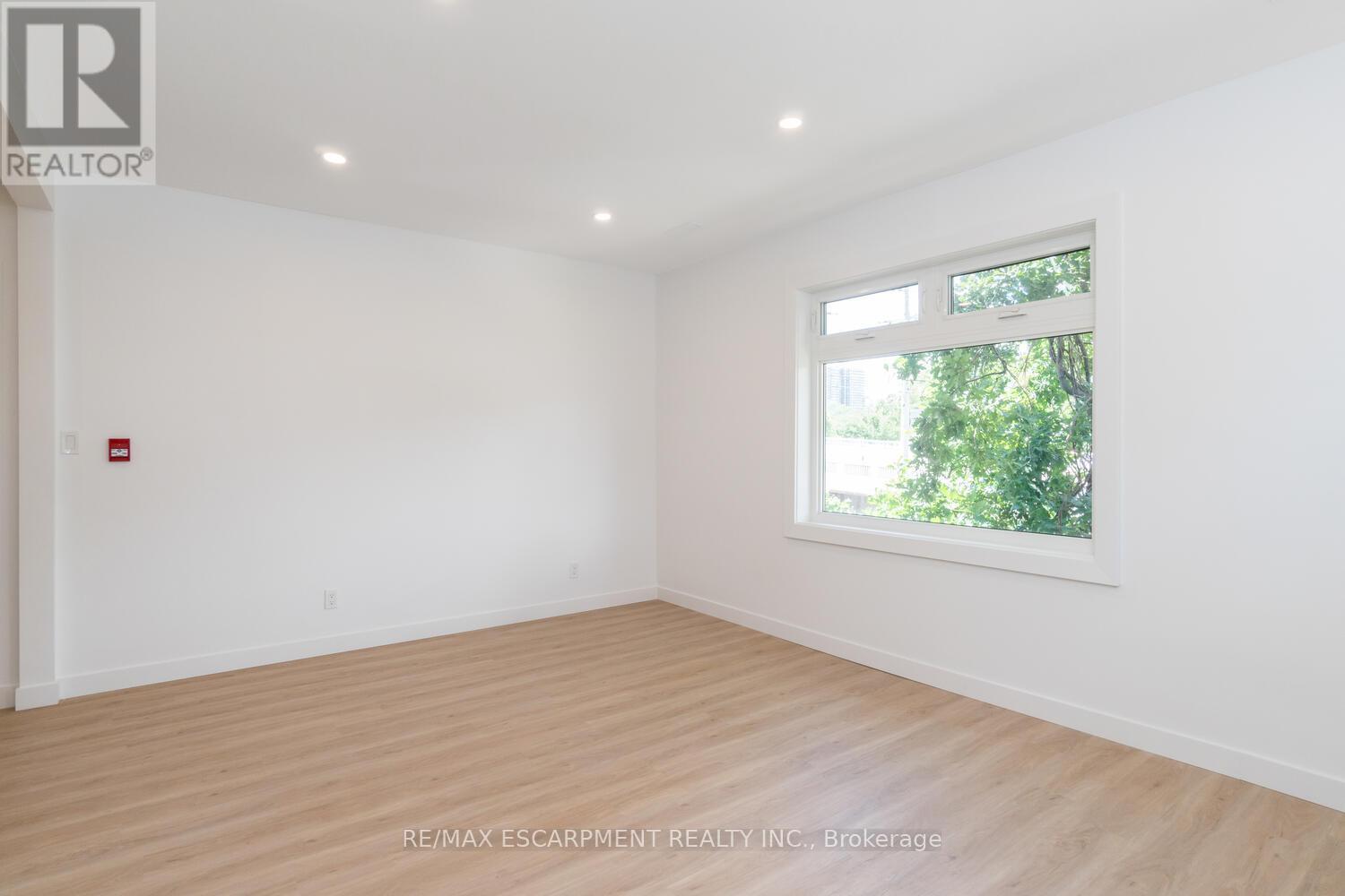6 - 127 Victoria Avenue S, Hamilton, Ontario  L8N 2S9 - Photo 21 - X12440783