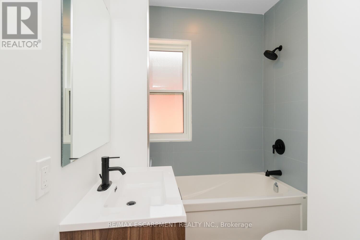 6 - 127 Victoria Avenue S, Hamilton, Ontario  L8N 2S9 - Photo 26 - X12440783