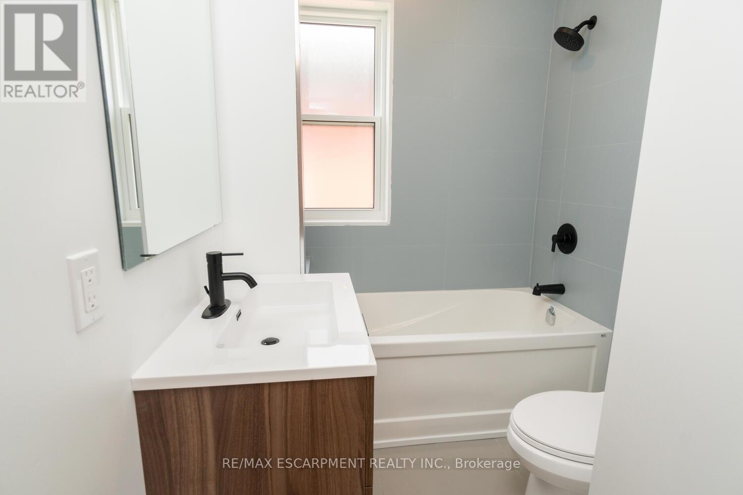 6 - 127 Victoria Avenue S, Hamilton, Ontario  L8N 2S9 - Photo 27 - X12440783