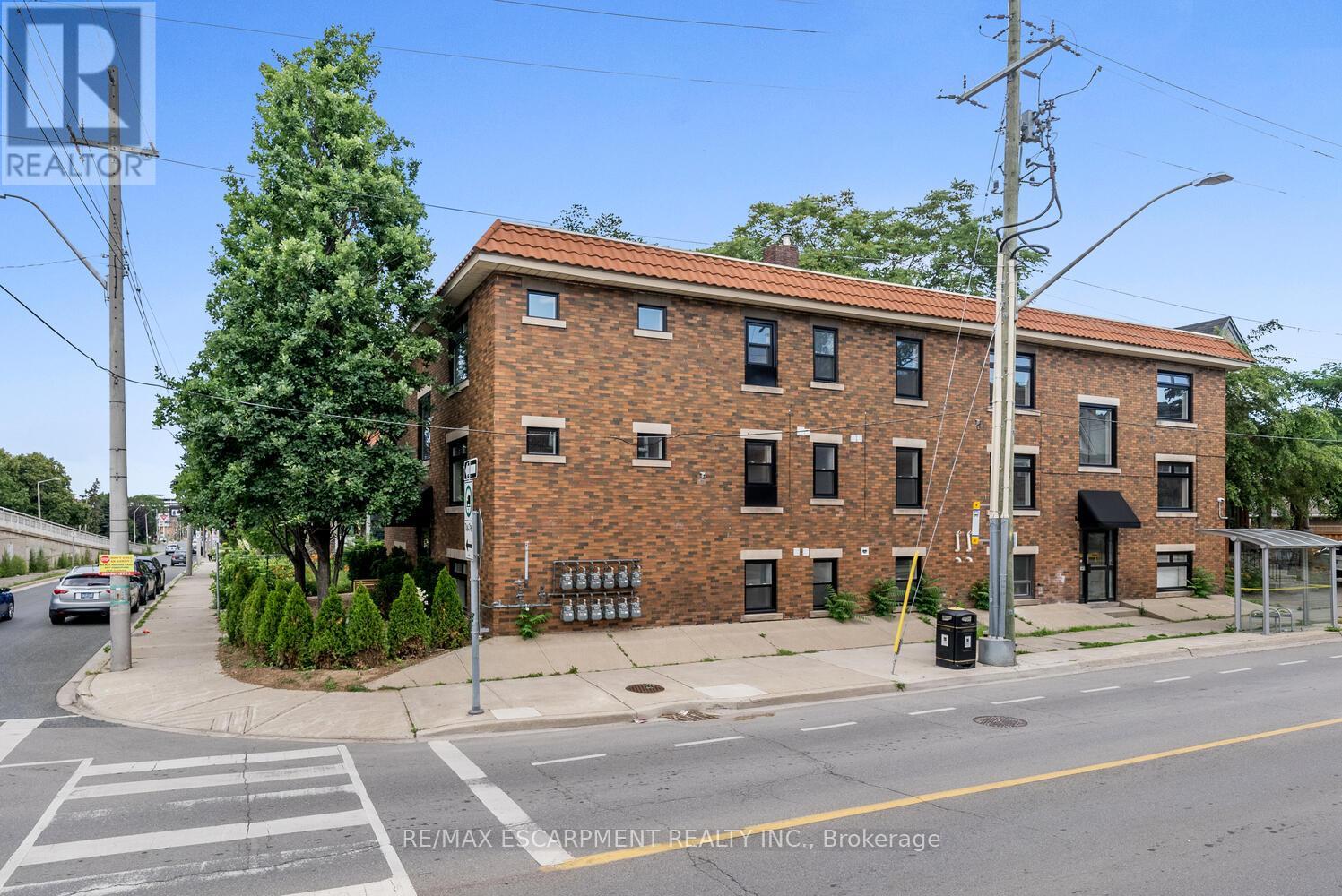 6 - 127 Victoria Avenue S, Hamilton, Ontario  L8N 2S9 - Photo 3 - X12440783