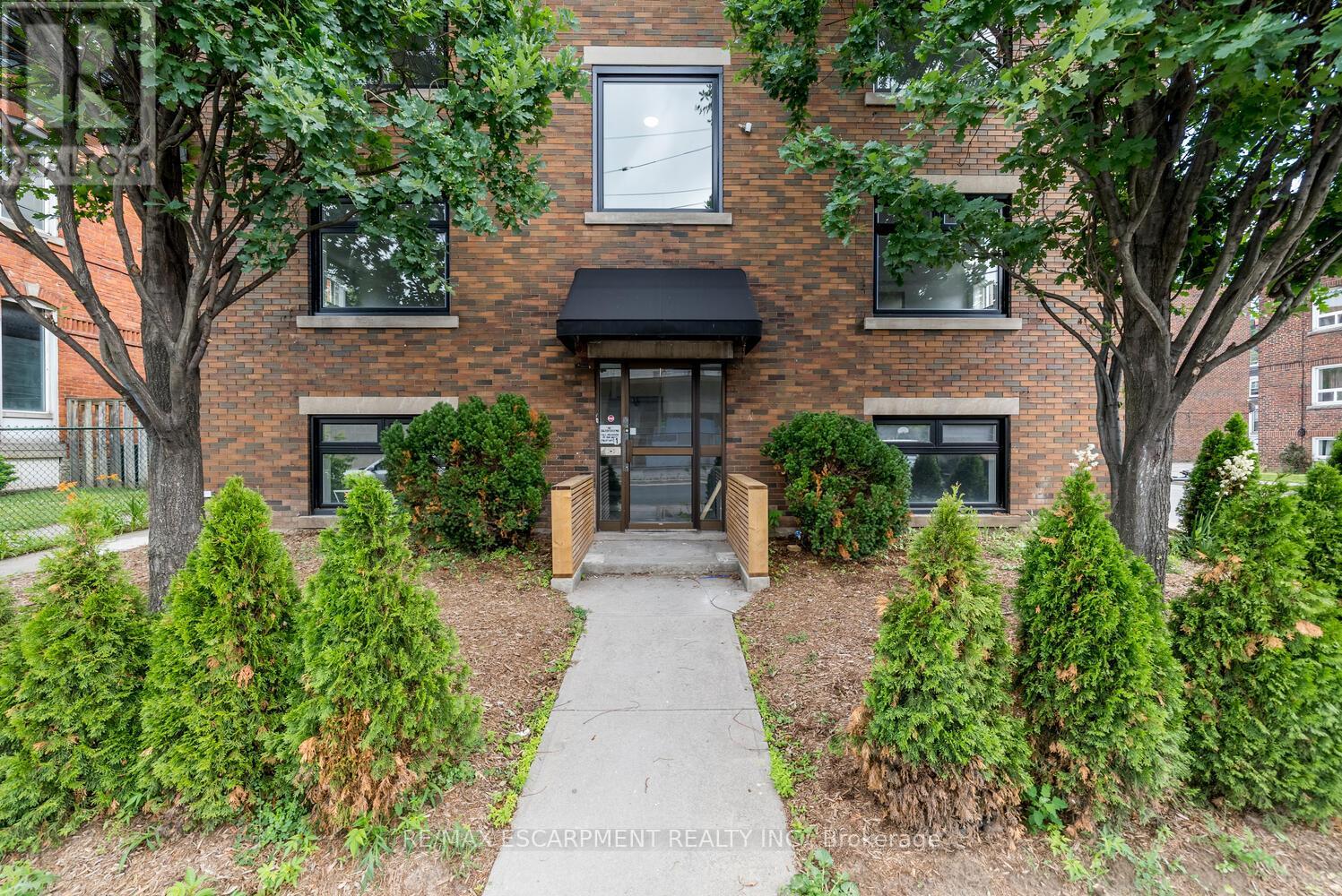 6 - 127 Victoria Avenue S, Hamilton, Ontario  L8N 2S9 - Photo 5 - X12440783