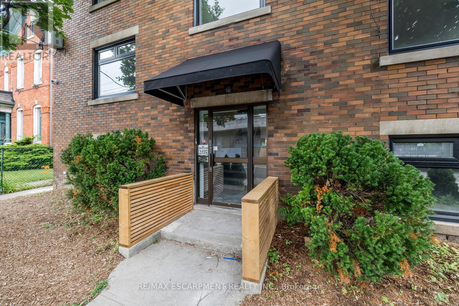 6 - 127 Victoria Avenue S, Hamilton, Ontario  L8N 2S9 - Photo 6 - X12440783