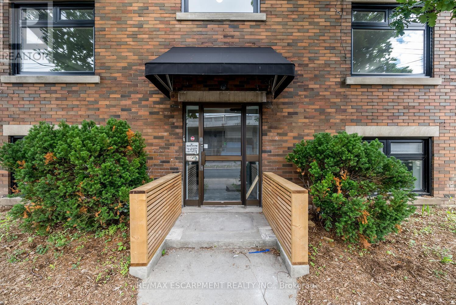 6 - 127 Victoria Avenue S, Hamilton, Ontario  L8N 2S9 - Photo 7 - X12440783