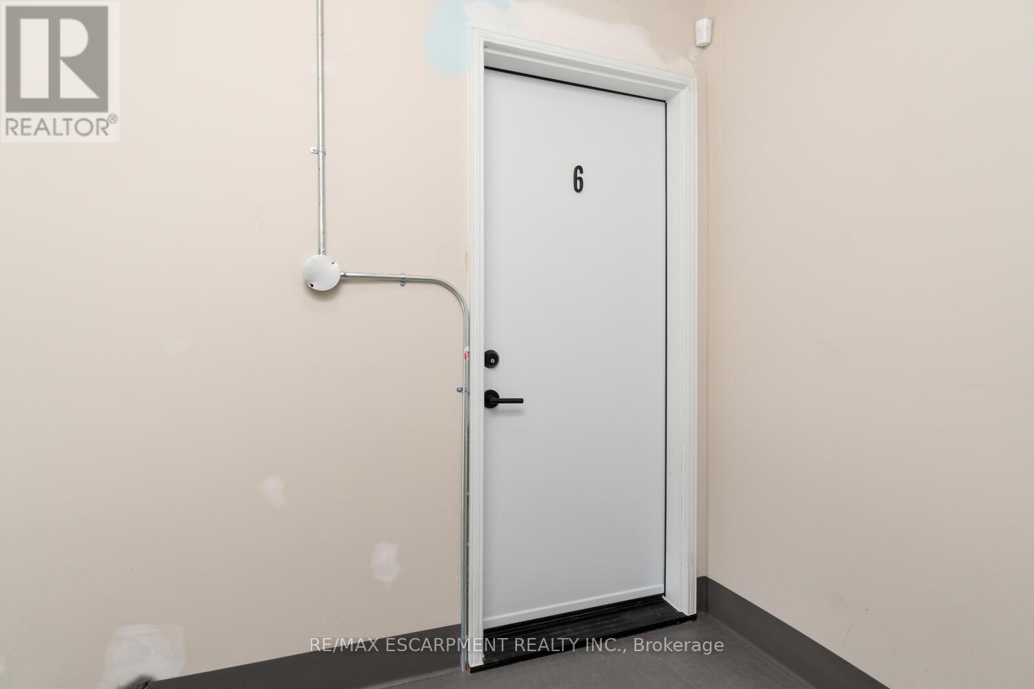 6 - 127 Victoria Avenue S, Hamilton, Ontario  L8N 2S9 - Photo 9 - X12440783