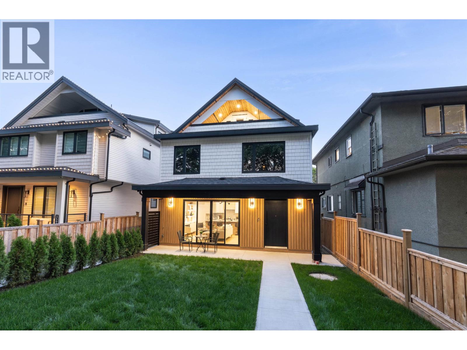 1 3576 E Pender Street, Vancouver, British Columbia  V5K 2E3 - Photo 2 - R3053889