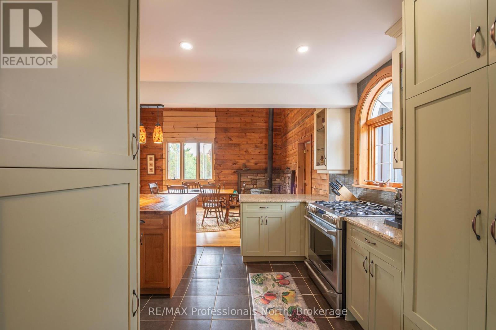 1110 Sedgwick Road, Minden Hills, Ontario  K0M 2K0 - Photo 8 - X12425923