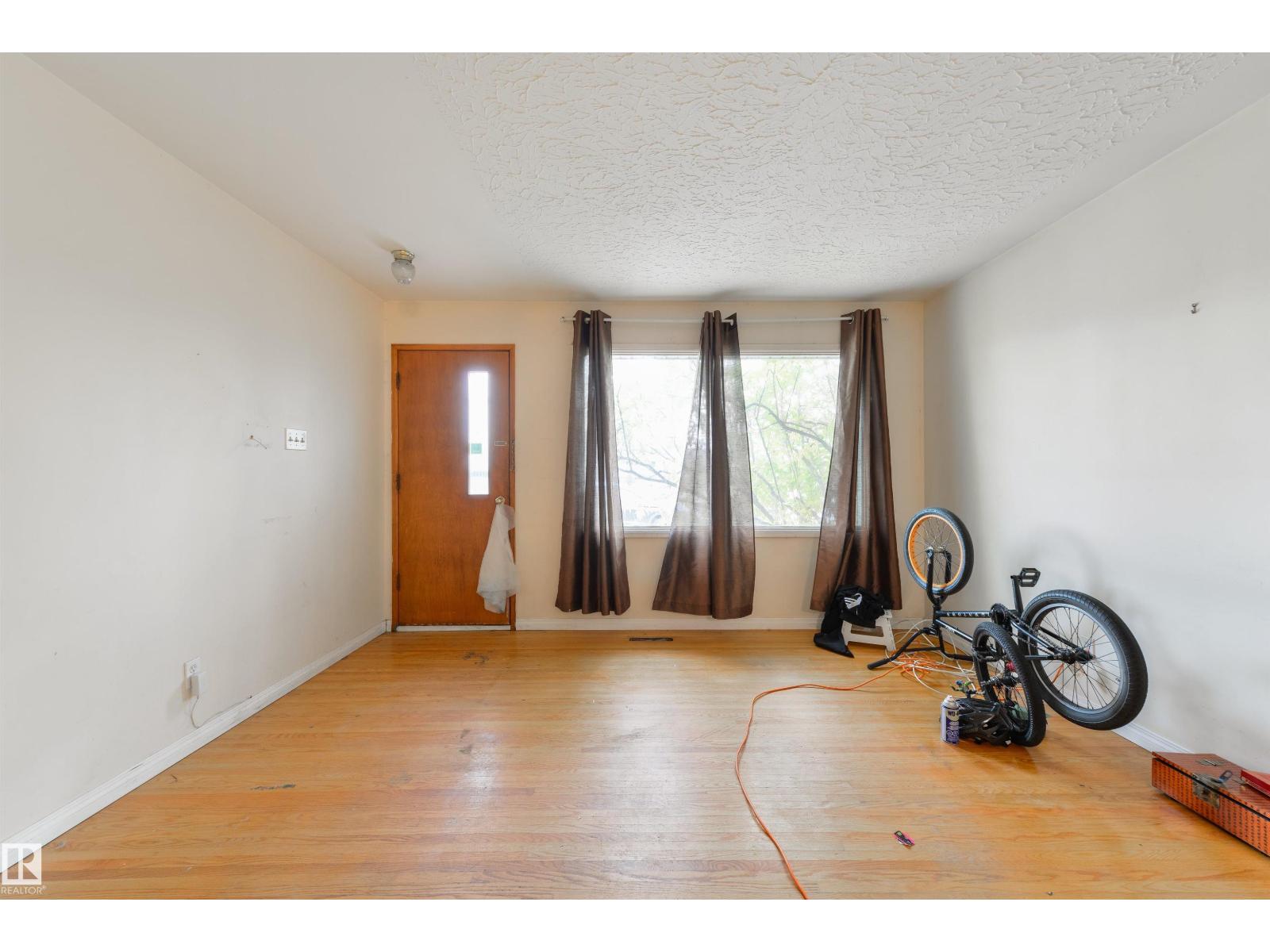 8016 159 St Nw, Edmonton, Alberta  T5R 2E4 - Photo 2 - E4460469