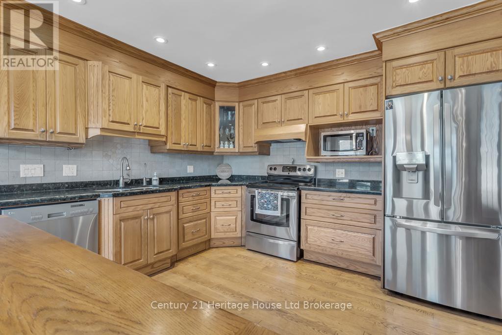 4 Demeyere Avenue, Tillsonburg, Ontario  N4G 4V5 - Photo 10 - X12440820