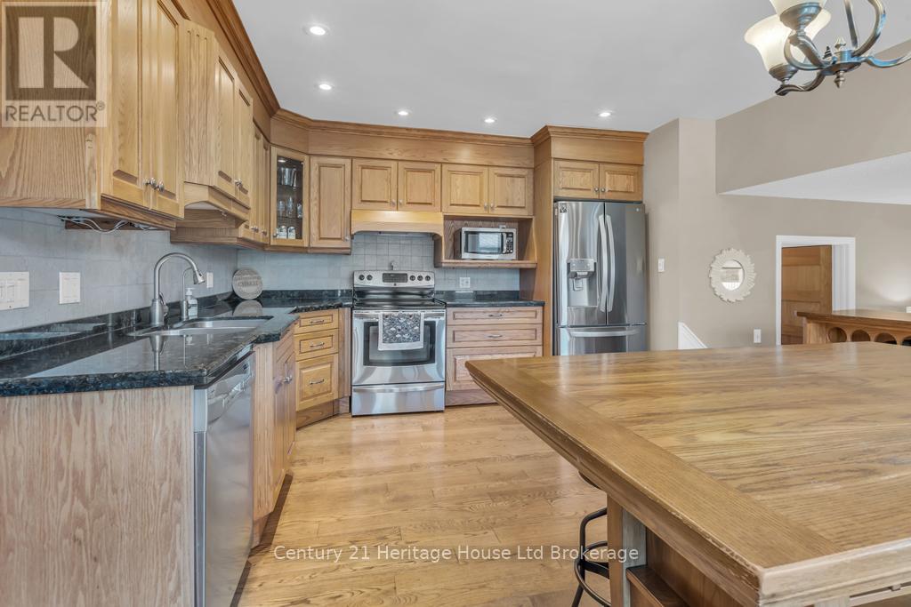 4 Demeyere Avenue, Tillsonburg, Ontario  N4G 4V5 - Photo 11 - X12440820